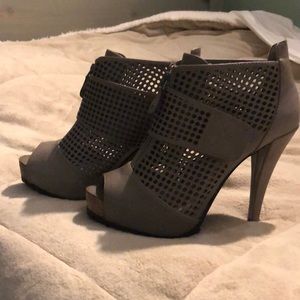 Simply Vera peep toe heels with Velcro and zipper
